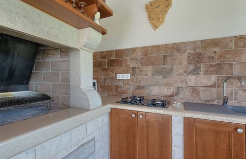 Melnica Casa | Maravillosa casa de vacaciones privada con piscina privada, A/C, WIFI, TV, terraza y aparcamiento