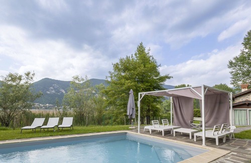 Cremignane Villa | Preciosa casa de vacaciones privada con WIFI, piscina privada, A/C, TV, patio y mascotas permitida