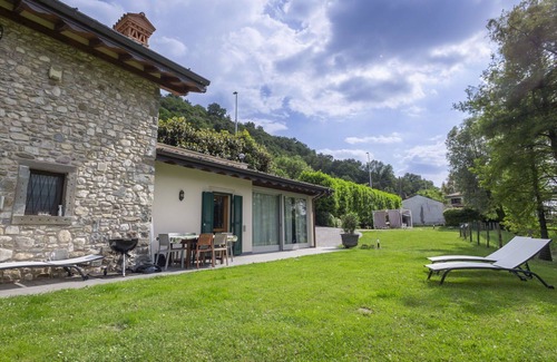 Cremignane Villa | Preciosa casa de vacaciones privada con WIFI, piscina privada, A/C, TV, patio y mascotas permitida