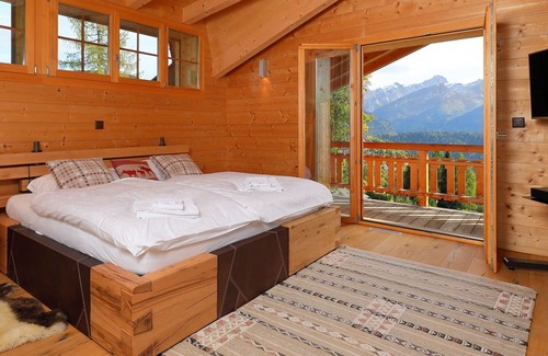 Ollon Casa | Stunning private villa for 8 guests with hot tub, WIFI, TV, terrace, pets allowed and parking