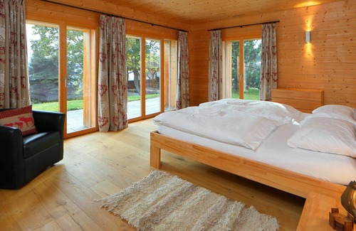 Ollon Casa | Stunning private villa for 8 guests with hot tub, WIFI, TV, terrace, pets allowed and parking
