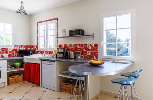 Pujaut Casa | Estupenda casa de vacaciones privada con WIFI, piscina privada, A/C, TV, terraza y aparcamiento