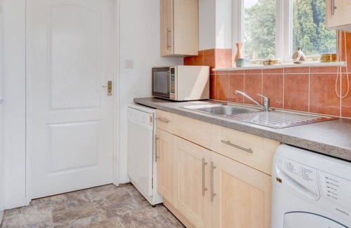 Alston Casa | Estupenda casa de vacaciones privada con TV, patio, mascotas permitida y aparcamiento