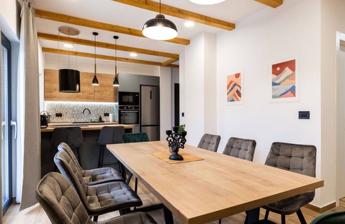 Kupjak Casa | Maravillosa casa de vacaciones privada con A/C, WIFI, bañera de hidromasaje, TV y terraza