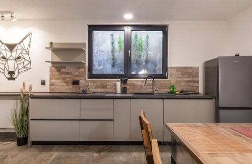 Kupjak Casa | Maravillosa casa de vacaciones privada con A/C, WIFI, bañera de hidromasaje, TV y terraza