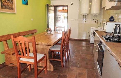 Susnjevica Casa | Preciosa casa de vacaciones privada con A/C, WIFI, piscina privada, TV, terraza, aparcamiento