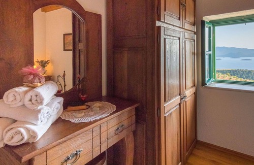Slivno Villa | Casa de vacaciones privada con WIFI, piscina privada, jacuzzi, A/C, TV, terraza, mascotas permitida