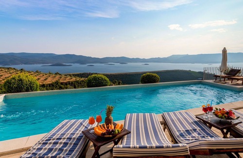 Slivno Villa | Casa de vacaciones privada con WIFI, piscina privada, jacuzzi, A/C, TV, terraza, mascotas permitida