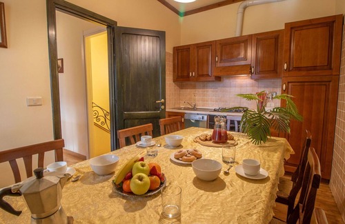 Casenuove Villa | Estupenda casa de vacaciones privada con WIFI, A/C, piscina privada, TV, patio, vista panorámica