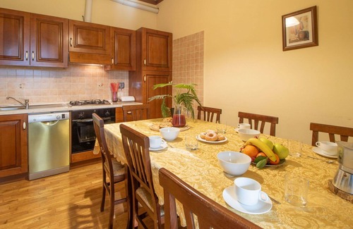 Casenuove Villa | Estupenda casa de vacaciones privada con WIFI, A/C, piscina privada, TV, patio, vista panorámica