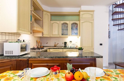 Corrido Casa | Preciosa casa de vacaciones privada con WIFI, jacuzzi, TV, terraza, aparcamiento