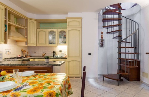 Corrido Casa | Preciosa casa de vacaciones privada con WIFI, jacuzzi, TV, terraza, aparcamiento