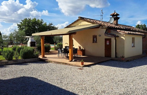 Cortona Old Town Villa | Casa de vacaciones privada con A/C, piscina privada, WIFI, TV, patio, vista panorámica