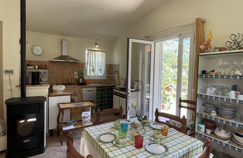 Costa dʼOneglia Casa | Estupenda casa de vacaciones privada con A/C, WIFI, TV, patio, mascotas permitida y aparcamiento