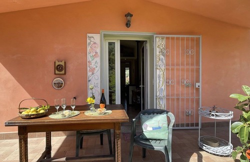 Costa dʼOneglia Casa | Estupenda casa de vacaciones privada con A/C, WIFI, TV, patio, mascotas permitida y aparcamiento