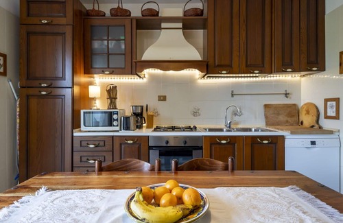 Pisogne Villa | Casa de vacaciones privada con piscina privada, WIFI, TV, patio, mascotas permitida, aparcamiento