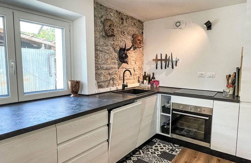 Pulfero Casa | Preciosa casa de vacaciones privada para 7 personas con A/C, TV y mascotas permitida