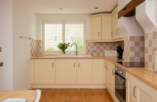 Stow-on-the-Wold Cabaña | Stunning property in the beautiful market town of Stow-on-the-Wold - Devon House Cottage