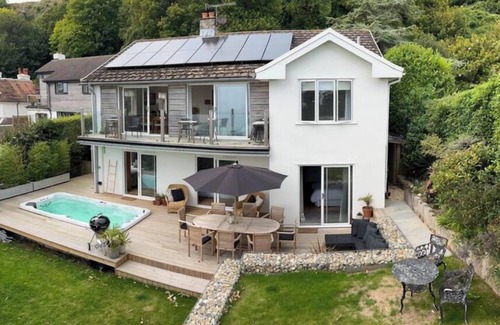 Niton Casa | Stunning property with sea views and swimspa
