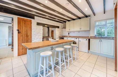 Pentrefelin Cabaña | Stunning property just a few minutes drive from Llandeilo, perfect for exploring this great area.