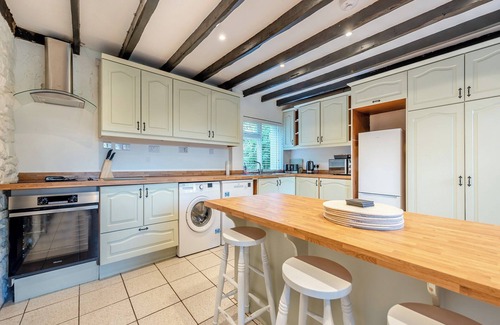 Pentrefelin Cabaña | Stunning property just a few minutes drive from Llandeilo, perfect for exploring this great area.