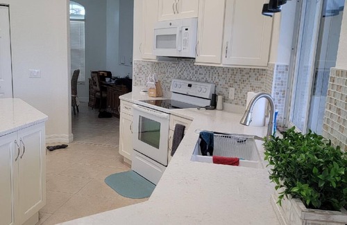 Deep Creek Casa | Stunning Punta Gorda FL House w/Pool, 10 min to Sunset beach & Fishermas Village