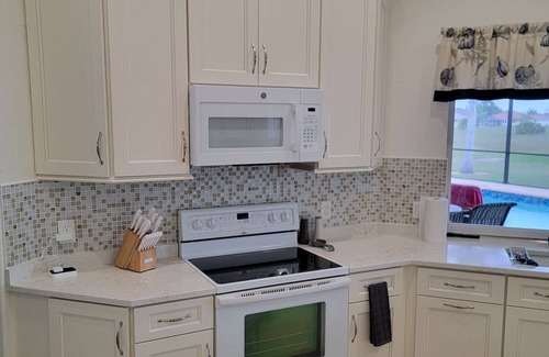 Deep Creek Casa | Stunning Punta Gorda FL House w/Pool, 10 min to Sunset beach & Fishermas Village