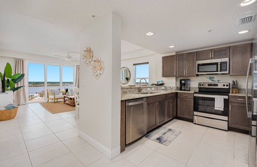 Ocean View Halifax Estates Condominio | Stunning River & Ocean 9th Floor Views in our Comfortable Coastal Retreat