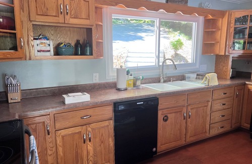 Radford Cabaña | Stunning Radford lake house on Claytor Lake