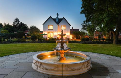Stoke Bardolph Casa | Stunning Rectory in Countryside with Hot Tub