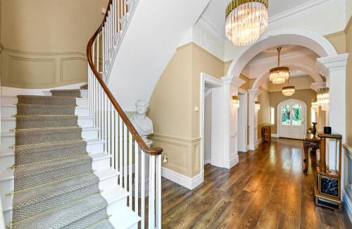 Stoke Bardolph Casa | Stunning Rectory in Countryside with Hot Tub