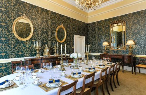 Stoke Bardolph Casa | Stunning Rectory in Countryside with Hot Tub