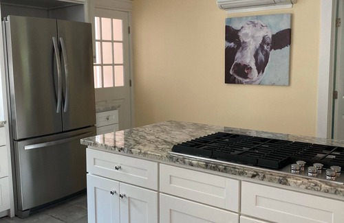 Narragansett Pier Casa | Hermosa casa recientemente renovada de 6 habitaciones en Narragansett Pier