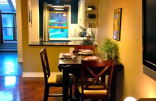 Noble Park Casa | STUNNING, Remodeled, 3-bdrm, 3-bath Townhouse!