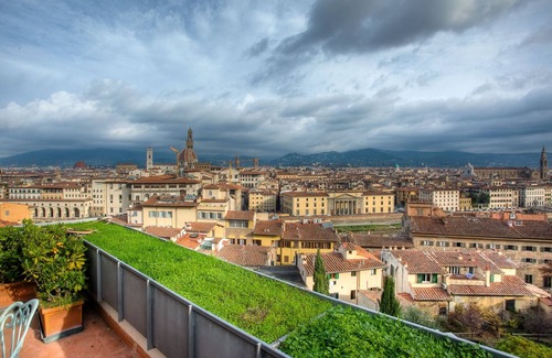 San Giovanni Apartamento | Impresionante renovado Cental Penthouse w / vistas impresionantes! 5 terrazas y 5 minutos a la ciudad