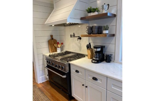 Cottekill Casa | Stunning Renovated Farmhouse- near walking trails