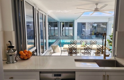 Shell Cove Casa | Stunning Resort Style Spa & Sauna Retreat (kid friendly) in Shell Cove