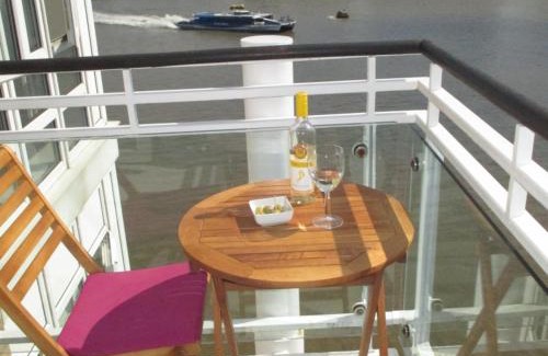 Island Gardens Apartamento | Stunning river view 2 bedrooms entire flat E14 3WA underground parking Island Gardens DLR station nearby