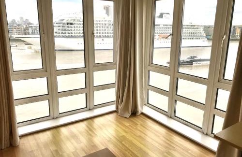 Island Gardens Apartamento | Stunning river view 2 bedrooms entire flat E14 3WA underground parking Island Gardens DLR station nearby
