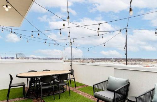 North Capitol Apartamento | Stunning River View Condo Walk to Downtown Rooftop Patio