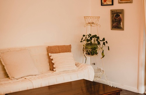 Laughtondale Casa | Stunning river views! Private guesthouse & courtyard close to nation park & more