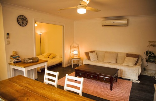 Laughtondale Casa | Stunning river views! Private guesthouse & courtyard close to nation park & more