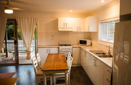 Laughtondale Casa | Stunning river views! Private guesthouse & courtyard close to nation park & more