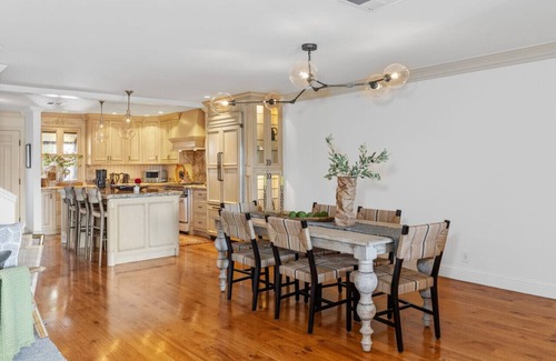 Napa Condominio | Stunning Riverfront Retreat