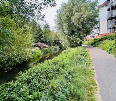 Canterbury Casa | Stunning Riverside Home