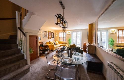Canterbury Casa | Stunning Riverside Home