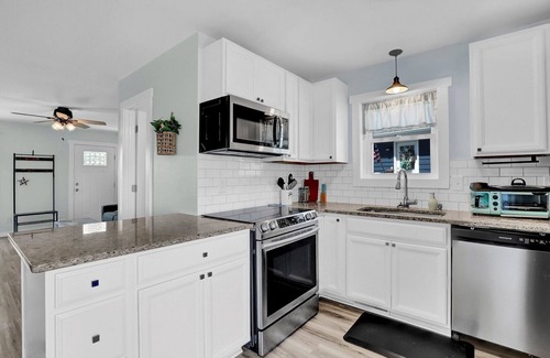 Sneads Ferry Casa | Stunning Second Row Duplex, Easy Beach Access, Pet-friendly