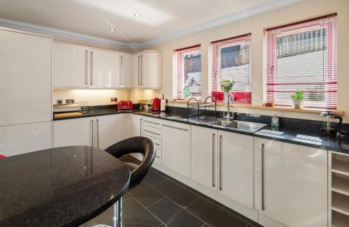 Oban Casa | Stunning Sea Views - Luxury 4BR Beach House