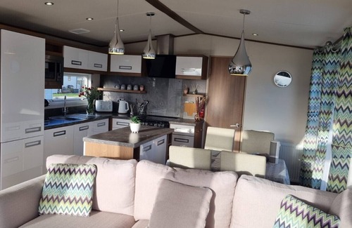 Christchurch Cabina | Stunning Seaside Lodge Nr New Forest 2 bed