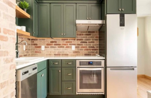 Manomet Apartamento | Stunning seaside loft, walk to beach, romantic getaway for 2 + pet